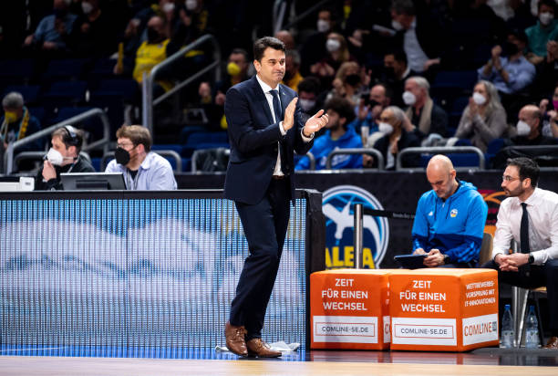 但他依然展 但他依然展