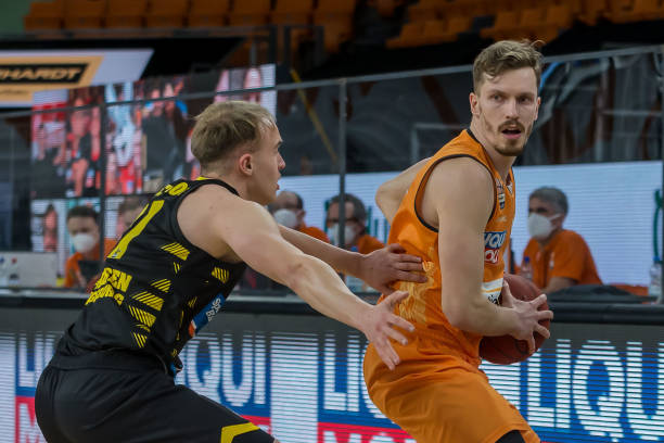 面对舆论的 面对舆论的