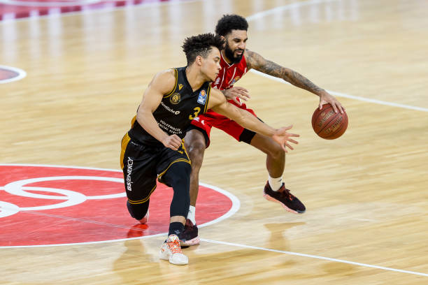 越是关键时 越是关键时