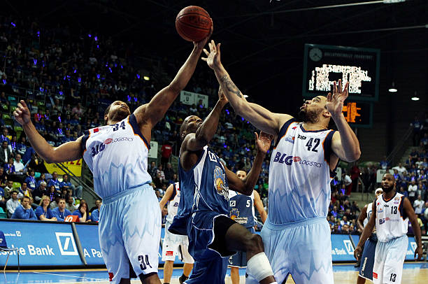 同时出击 同时出击